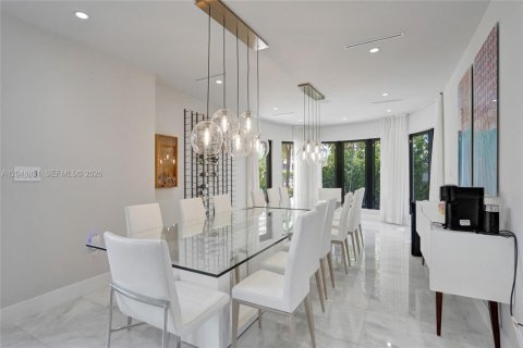 House in Hallandale Beach, Florida 6 bedrooms, 607.67 sq.m. № 2192765 - photo 22