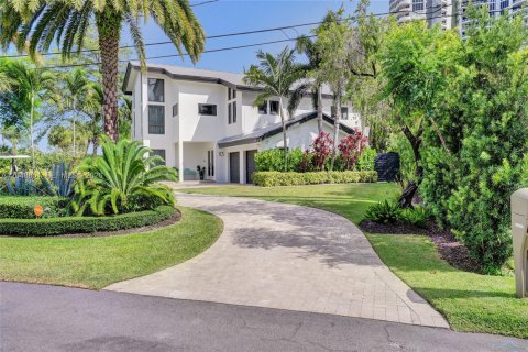 House in Hallandale Beach, Florida 6 bedrooms, 607.67 sq.m. № 2192765 - photo 5