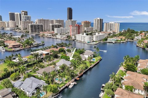 House in Hallandale Beach, Florida 6 bedrooms, 607.67 sq.m. № 2192765 - photo 6