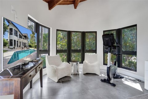 House in Hallandale Beach, Florida 6 bedrooms, 607.67 sq.m. № 2192765 - photo 29