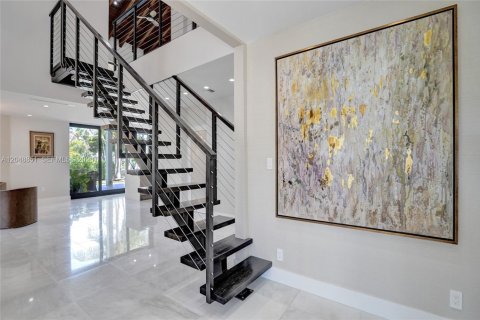 House in Hallandale Beach, Florida 6 bedrooms, 607.67 sq.m. № 2192765 - photo 13