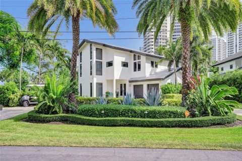 House in Hallandale Beach, Florida 6 bedrooms, 607.67 sq.m. № 2192765 - photo 7