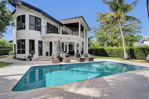 House in Hallandale Beach, Florida 6 bedrooms, 607.67 sq.m. № 2192765 - photo 2