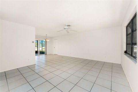 House in Englewood, Florida 3 bedrooms, 117.8 sq.m. № 1629007 - photo 9