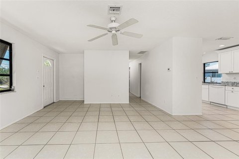 House in Englewood, Florida 3 bedrooms, 117.8 sq.m. № 1629007 - photo 6