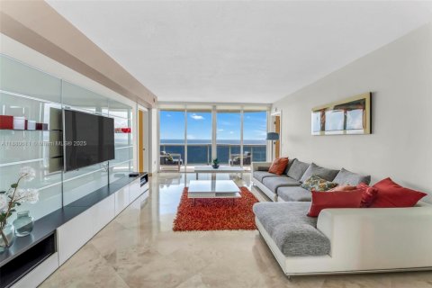 Condo in Sunny Isles Beach, Florida, 3 bedrooms  № 1931259 - photo 2