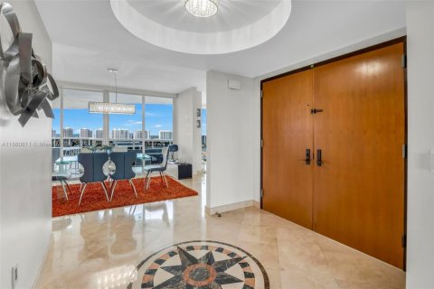 Condo in Sunny Isles Beach, Florida, 3 bedrooms  № 1931259 - photo 15