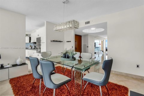 Condo in Sunny Isles Beach, Florida, 3 bedrooms  № 1931259 - photo 20