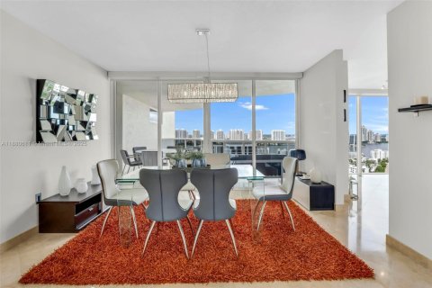 Condo in Sunny Isles Beach, Florida, 3 bedrooms  № 1931259 - photo 19