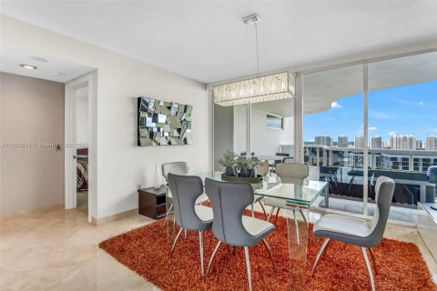 Condo in Sunny Isles Beach, Florida, 3 bedrooms  № 1931259 - photo 17