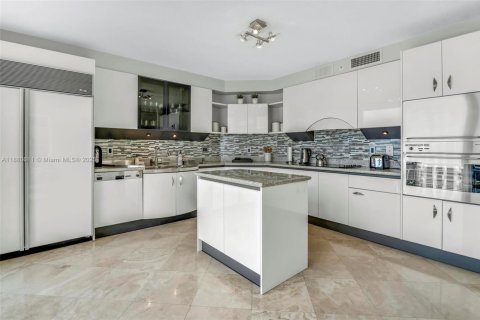 Condo in Sunny Isles Beach, Florida, 3 bedrooms  № 1931259 - photo 8