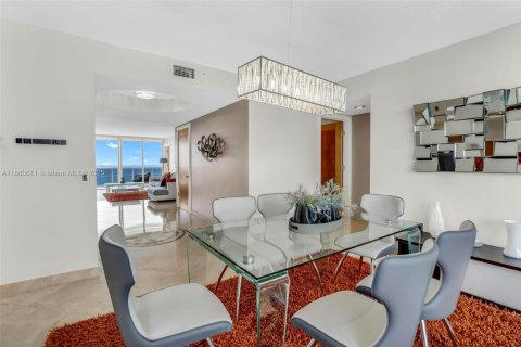 Condo in Sunny Isles Beach, Florida, 3 bedrooms  № 1931259 - photo 10