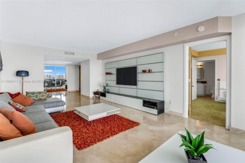 Condo in Sunny Isles Beach, Florida, 3 bedrooms  № 1931259 - photo 11