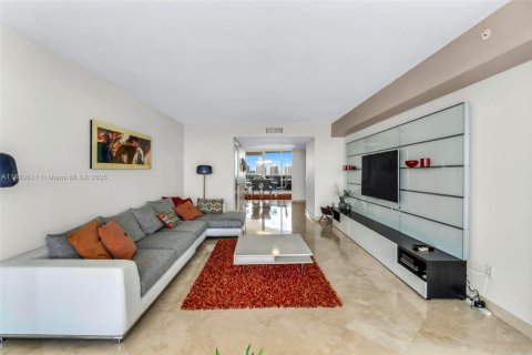 Condo in Sunny Isles Beach, Florida, 3 bedrooms  № 1931259 - photo 13