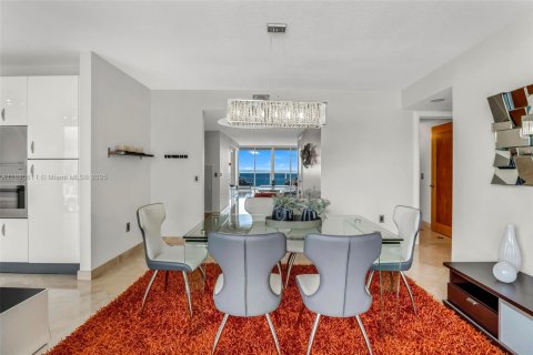 Condo in Sunny Isles Beach, Florida, 3 bedrooms  № 1931259 - photo 21