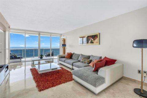 Condo in Sunny Isles Beach, Florida, 3 bedrooms  № 1931259 - photo 14