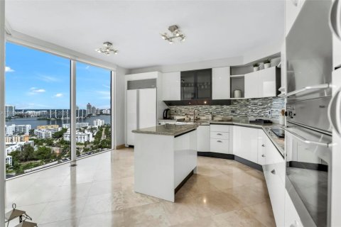 Condo in Sunny Isles Beach, Florida, 3 bedrooms  № 1931259 - photo 7