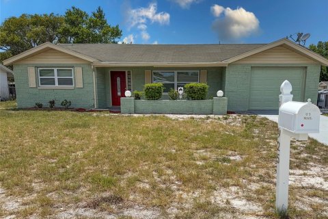 Casa en Port Richey, Florida 3 dormitorios, 130.81 m2 № 2113916