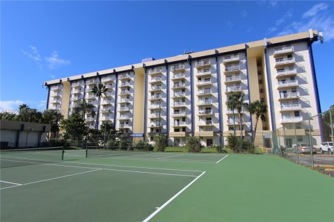 Apartment in Miami, Florida 1 bedroom, 55.56 sq.m. № 2065109 - photo 26