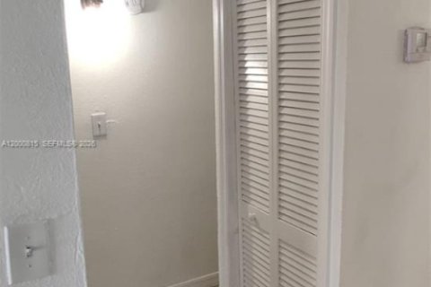 Apartment in Miami, Florida 1 bedroom, 55.56 sq.m. № 2065109 - photo 8