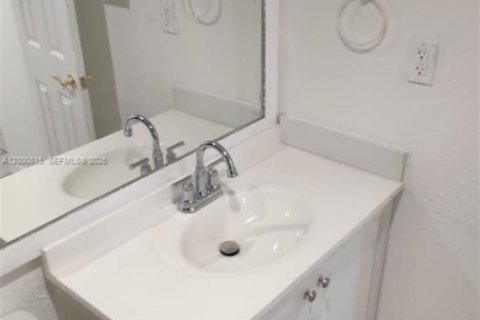 Apartment in Miami, Florida 1 bedroom, 55.56 sq.m. № 2065109 - photo 10