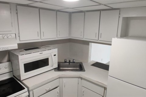 Apartment in Miami, Florida 1 bedroom, 55.56 sq.m. № 2065109 - photo 2