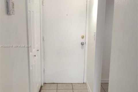 Apartment in Miami, Florida 1 bedroom, 55.56 sq.m. № 2065109 - photo 7