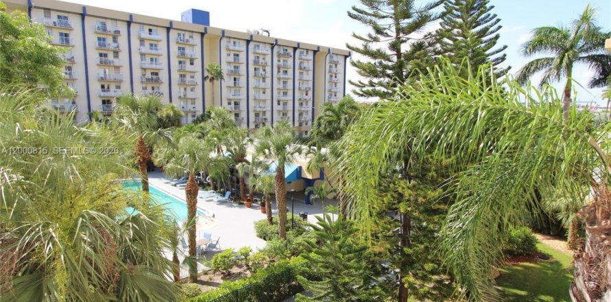 Apartment in Miami, Florida 1 bedroom, 55.56 sq.m. № 2065109