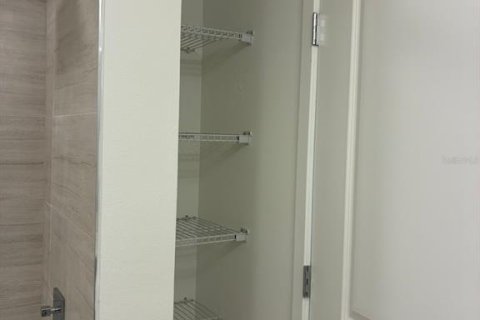 Condo in Orlando, Florida, 3 bedrooms  № 2213220 - photo 26