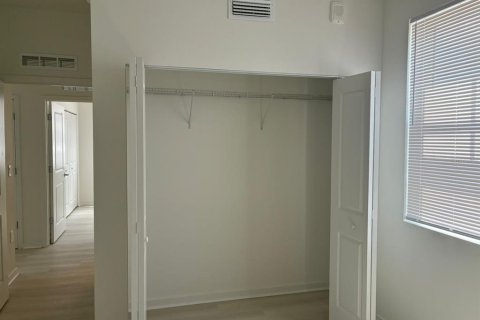Condo in Orlando, Florida, 3 bedrooms  № 2213220 - photo 30