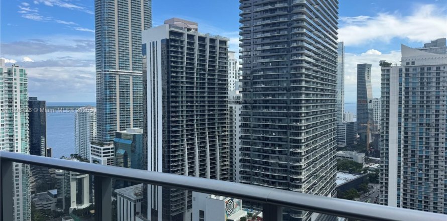 Condominio en Miami, Florida, 1 dormitorio № 1951136