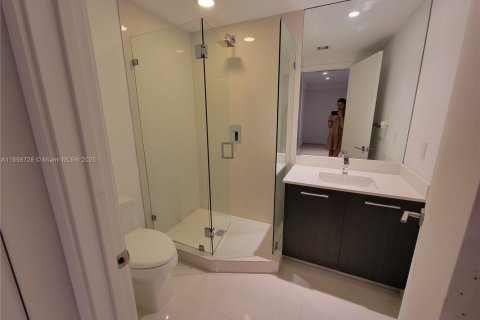 Condominio en venta en Miami, Florida, 1 dormitorio, 78.32 m2 № 1951136 - foto 3