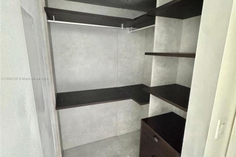 Condominio en venta en Miami, Florida, 1 dormitorio, 78.32 m2 № 1951136 - foto 12