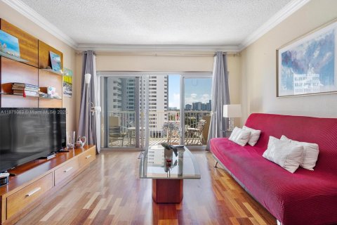 Condominio en alquiler en Hallandale Beach, Florida, 1 dormitorio, 80.82 m2 № 2060153 - foto 2