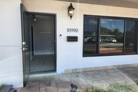 House in Miami, Florida 4 bedrooms, 169.27 sq.m. № 1926729 - photo 5