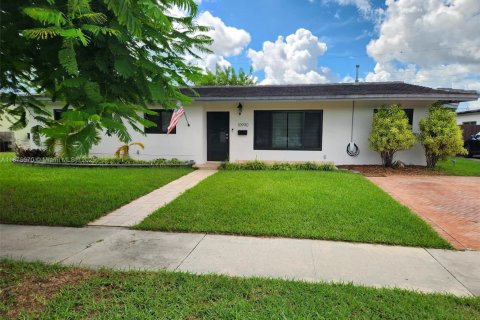 House in Miami, Florida 4 bedrooms, 169.27 sq.m. № 1926729