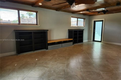 House in Miami, Florida 4 bedrooms, 169.27 sq.m. № 1926729 - photo 21