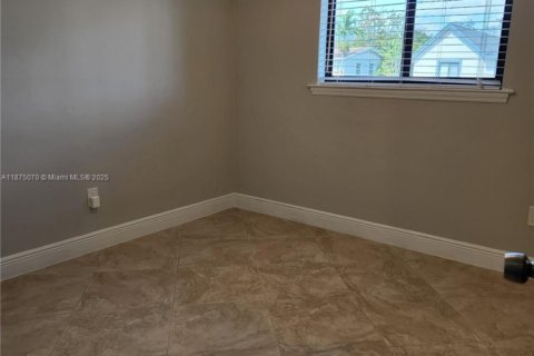 House in Miami, Florida 4 bedrooms, 169.27 sq.m. № 1926729 - photo 28