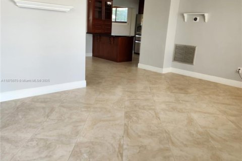 House in Miami, Florida 4 bedrooms, 169.27 sq.m. № 1926729 - photo 7