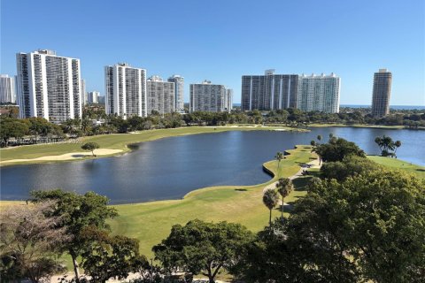 Condo à Aventura, Floride, 2 chambres  № 2033834