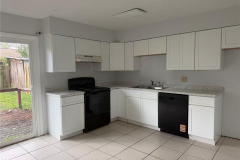 Immobilier commercial à vendre à Longwood, Floride: 4 chambres, 236.16 m2 № 2123768 - photo 4