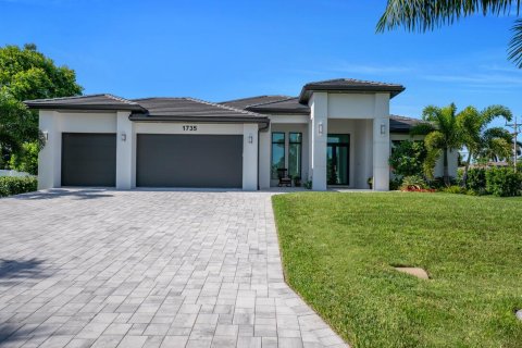 Villa ou maison à vendre à Cape Coral, Floride: 3 chambres, 228.45 m2 № 2249530 - photo 2