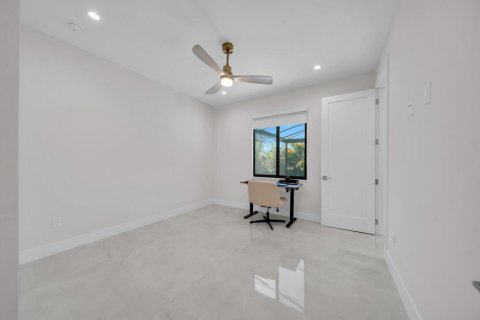 Villa ou maison à vendre à Cape Coral, Floride: 3 chambres, 228.45 m2 № 2249530 - photo 28