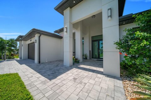 Villa ou maison à vendre à Cape Coral, Floride: 3 chambres, 228.45 m2 № 2249530 - photo 6