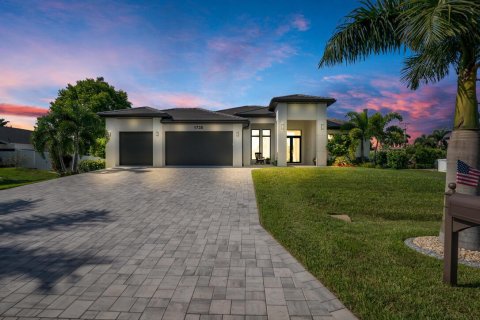 Villa ou maison à Cape Coral, Floride 3 chambres, 228.45 m2 № 2249530