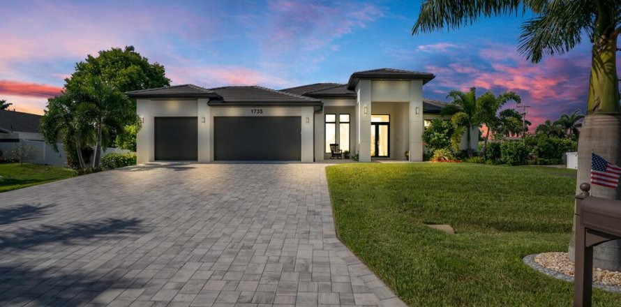 Villa ou maison à Cape Coral, Floride 3 chambres, 228.45 m2 № 2249530