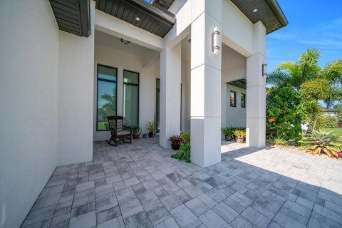 Villa ou maison à vendre à Cape Coral, Floride: 3 chambres, 228.45 m2 № 2249530 - photo 5