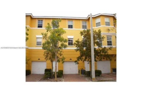 House in Royal Palm Beach, Florida 3 bedrooms, 179.49 sq.m. № 1710451 - photo 1
