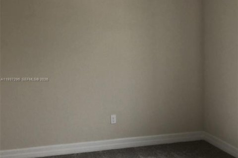 House in Lauderdale Lakes, Florida 4 bedrooms, 221.48 sq.m. № 1995157 - photo 3