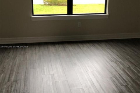 House in Lauderdale Lakes, Florida 4 bedrooms, 221.48 sq.m. № 1995157 - photo 7